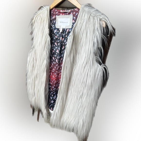 BCBG Faux Fur White Vest Women’s L large - Picture 3 of 7